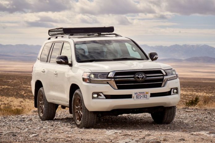 2020 Toyota Land Cruiser Rediscovers Its Off-Road Roots