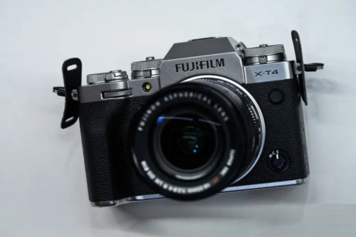 Fujifilm X-T4 vs. Fujifilm X-Pro3: A difference in form and function