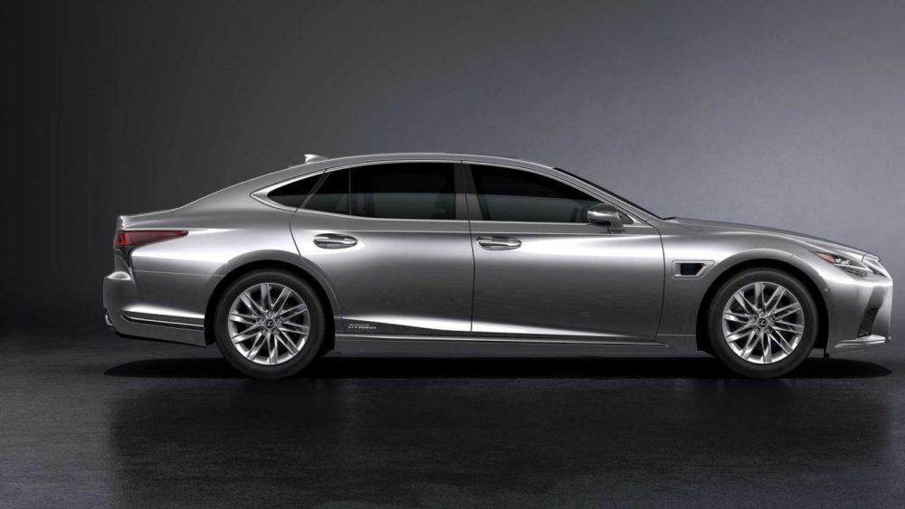 2021 Lexus LS arrives with a mild facelift and new tech - GearOpen.com