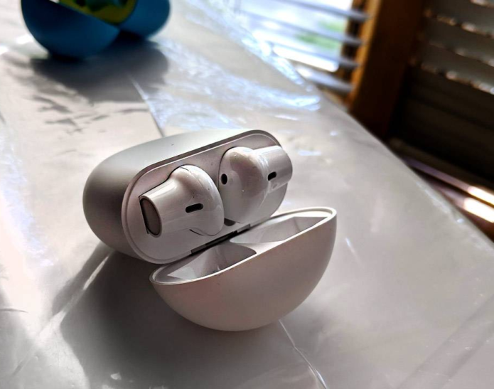 OnePlus Buds hands-on: AirPods power for half the price?