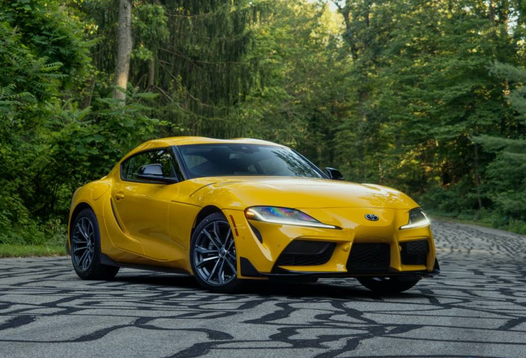 Toyota Supra v Nissan 400Z - GearOpen.com