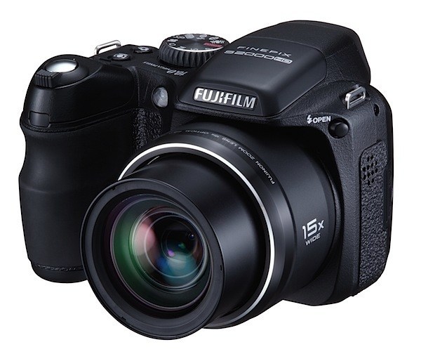 Fujifilm FinePix S2000HD Camera