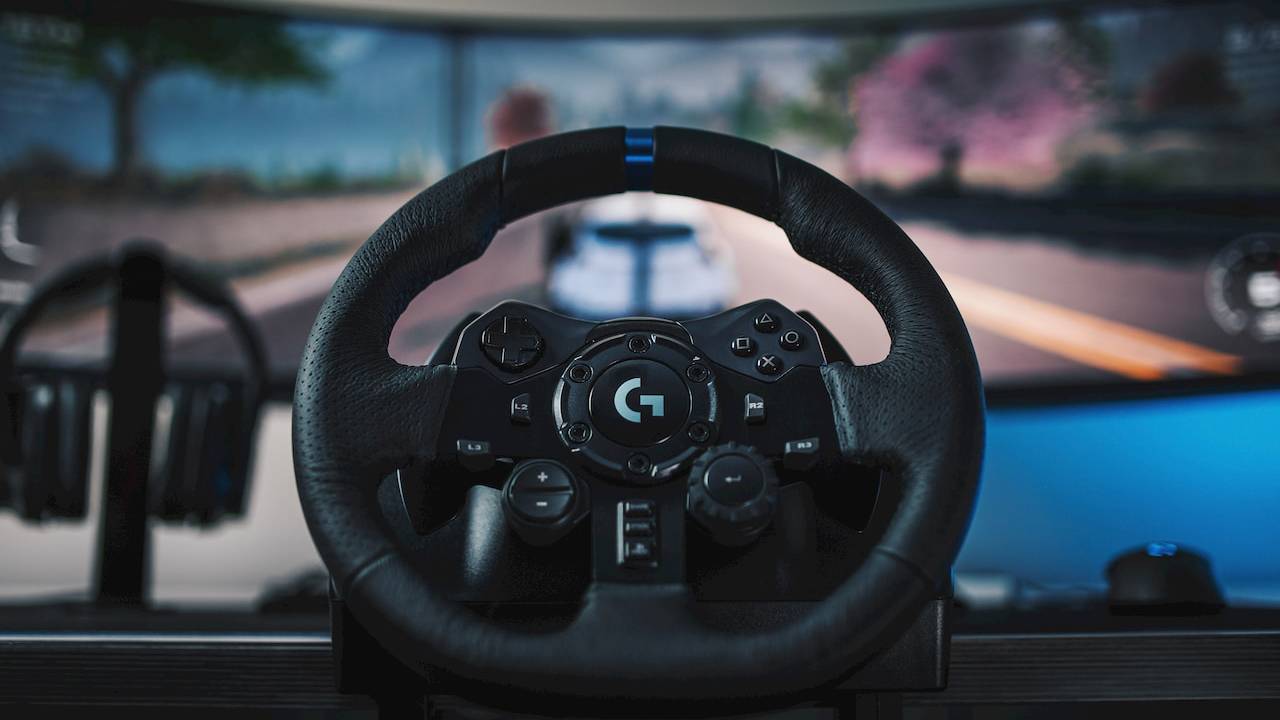 Logitech G923 racing wheel is not for the casual racing game fan