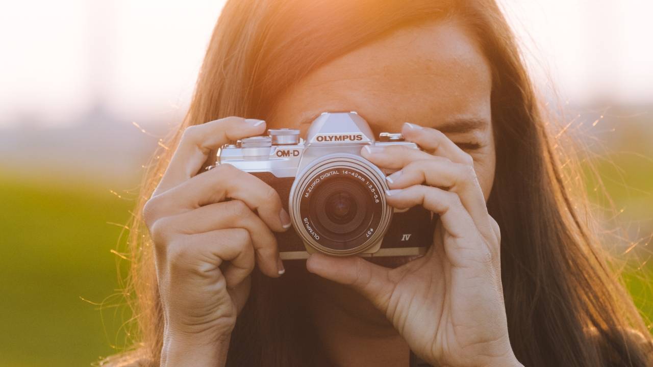 Olympus OM-D E-M10 Mark IV puts the focus on portability, reliability