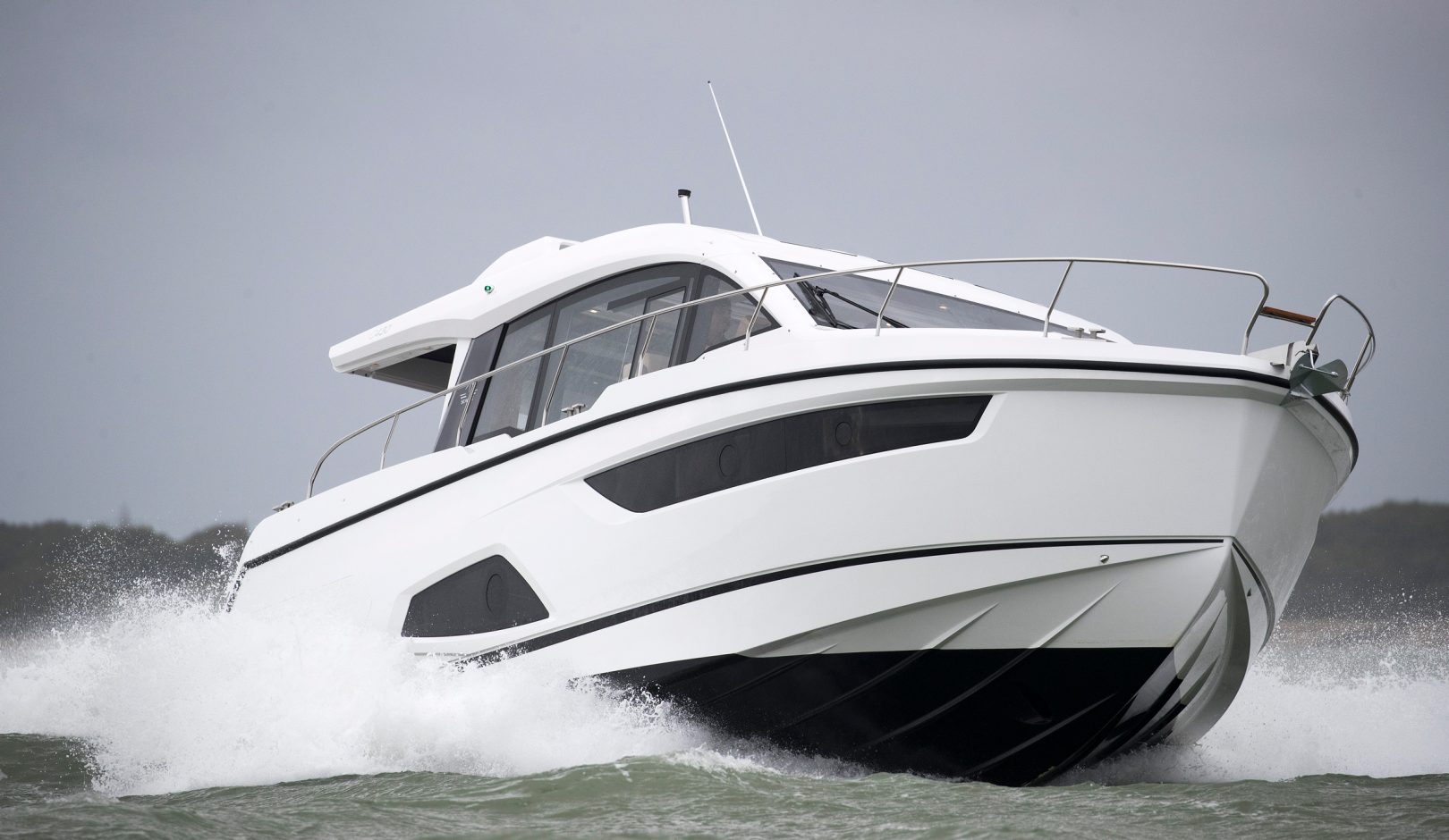 Sealine C430: Creature comforts abound on this thoroughly modern sportscruiser