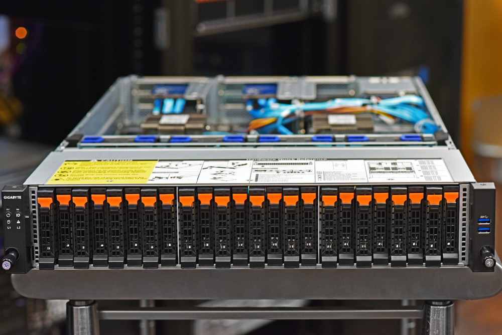 GIGABYTE R282-Z92 Server Review