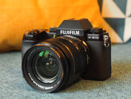 The Fujifilm X-S10 is a mini Fujifilm X-T4 with a very tempting price tag
