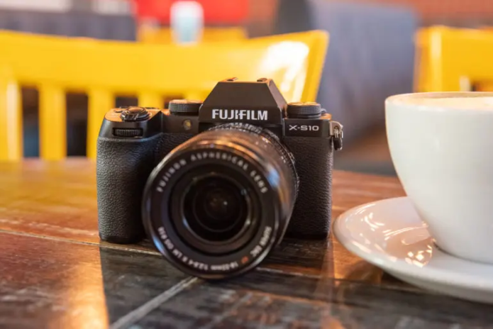 Meet Fujifilm’s New Midrange Camera: Fujifilm XS10 First Impressions