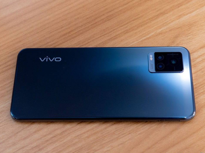 Vivo V20 Review: A surprisingly decent throwback