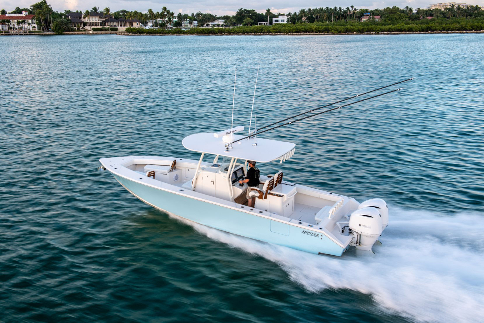 Pursuit S 428 Sport First Glance