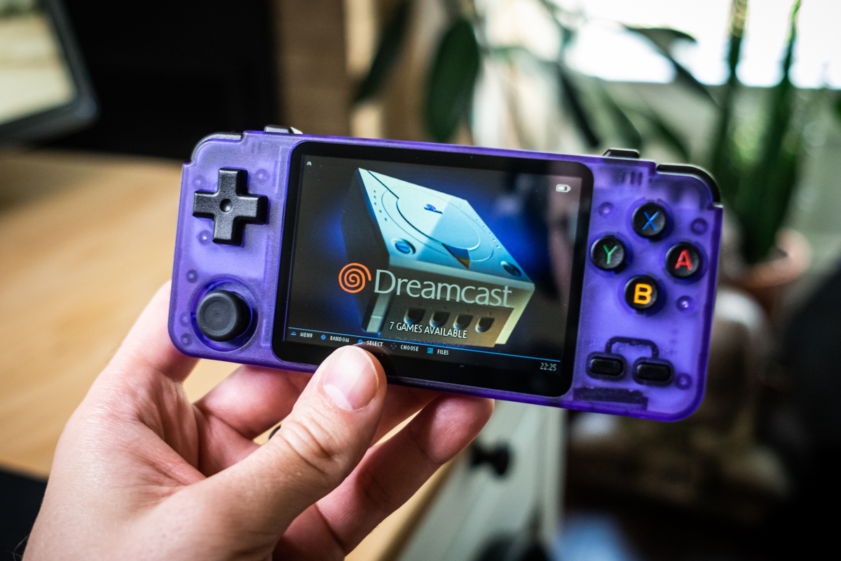 RK2020 handheld emulator review: Dreamcast games in your pocket