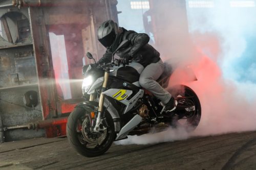 2021 BMW S 1000 R FIRST LOOK (16 FAST FACTS + SPECS AND PHOTOS)