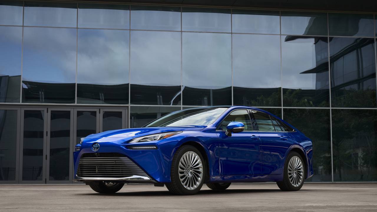 2021 Toyota Mirai Sees Massive $19k Discount Versus Outgoing Model