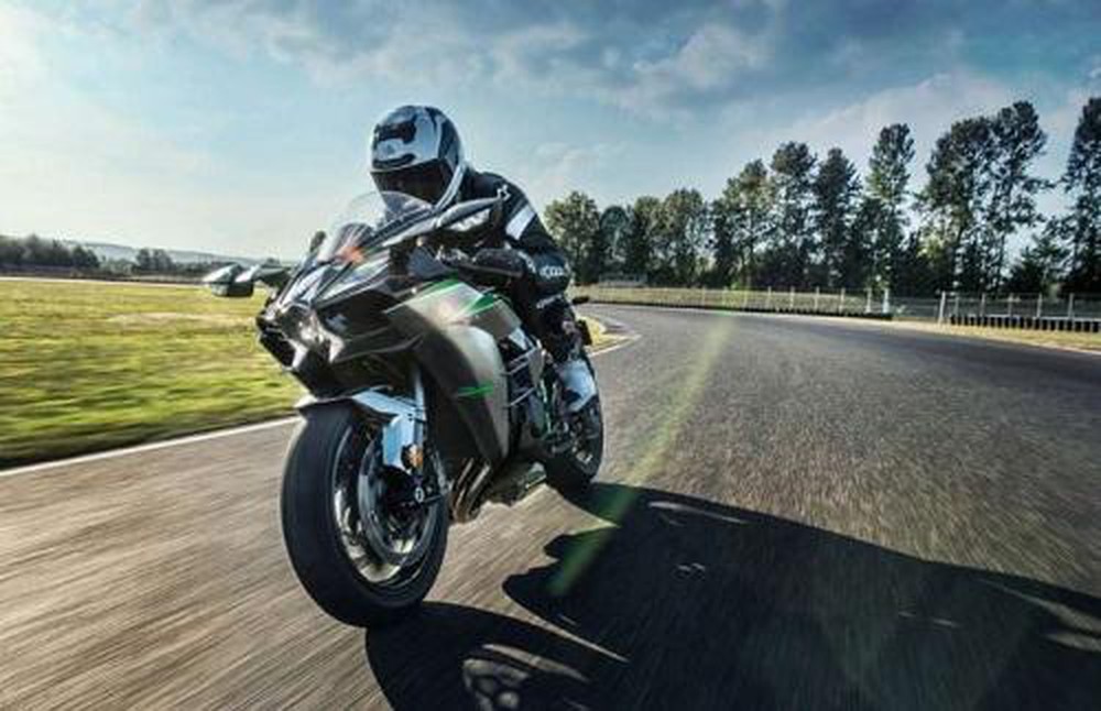 1984 Kawasaki GPz750 Turbo Vs. 2020 Kawasaki H2 Carbon Vs. Ken Vreeke And JB