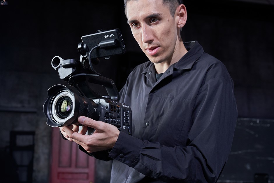 Sony announces its new FX6 full-frame cinema camera with 10-bit 4:2:2 4K/120p internal recording