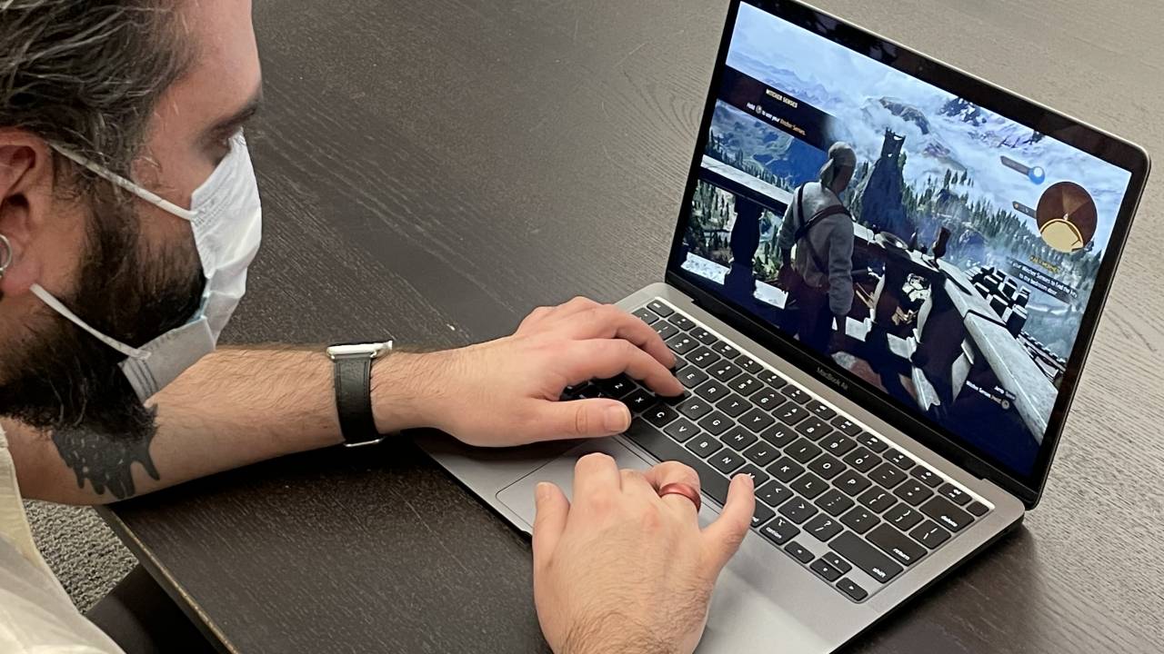 Apple Silicon M1 MacBook Air runs The Witcher 3 using CrossOver