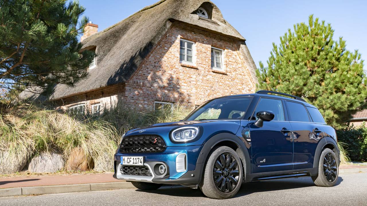 MINI Countryman Boardwalk features exclusive Deep Laguna metallic paint