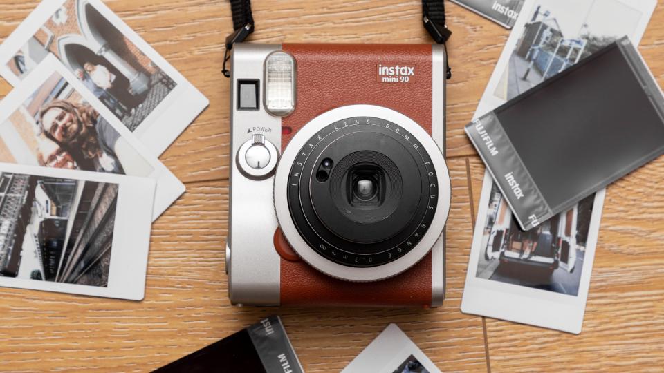 Guide to instant camera and polaroid film Guide to instant camera and polaroid film