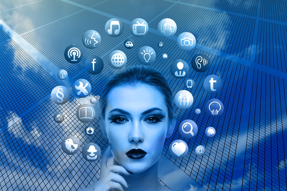 Seven Best Communication Applications That You Need in Your Phone