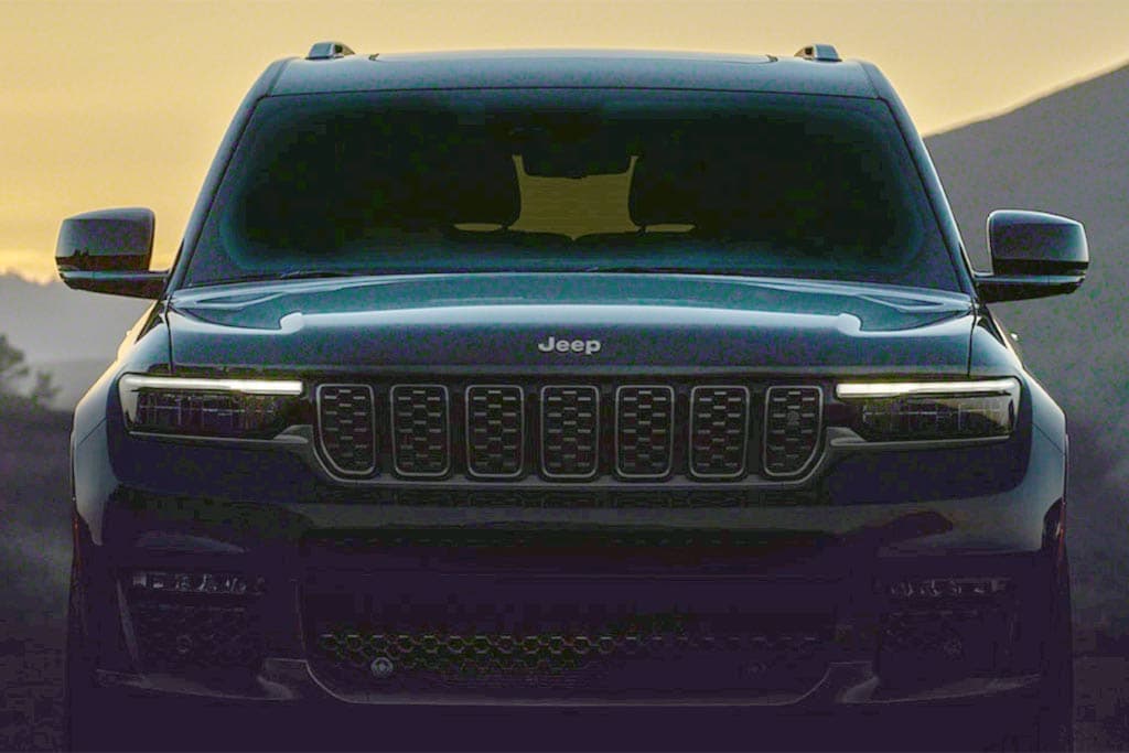 New Jeep Grand Cherokee exposed