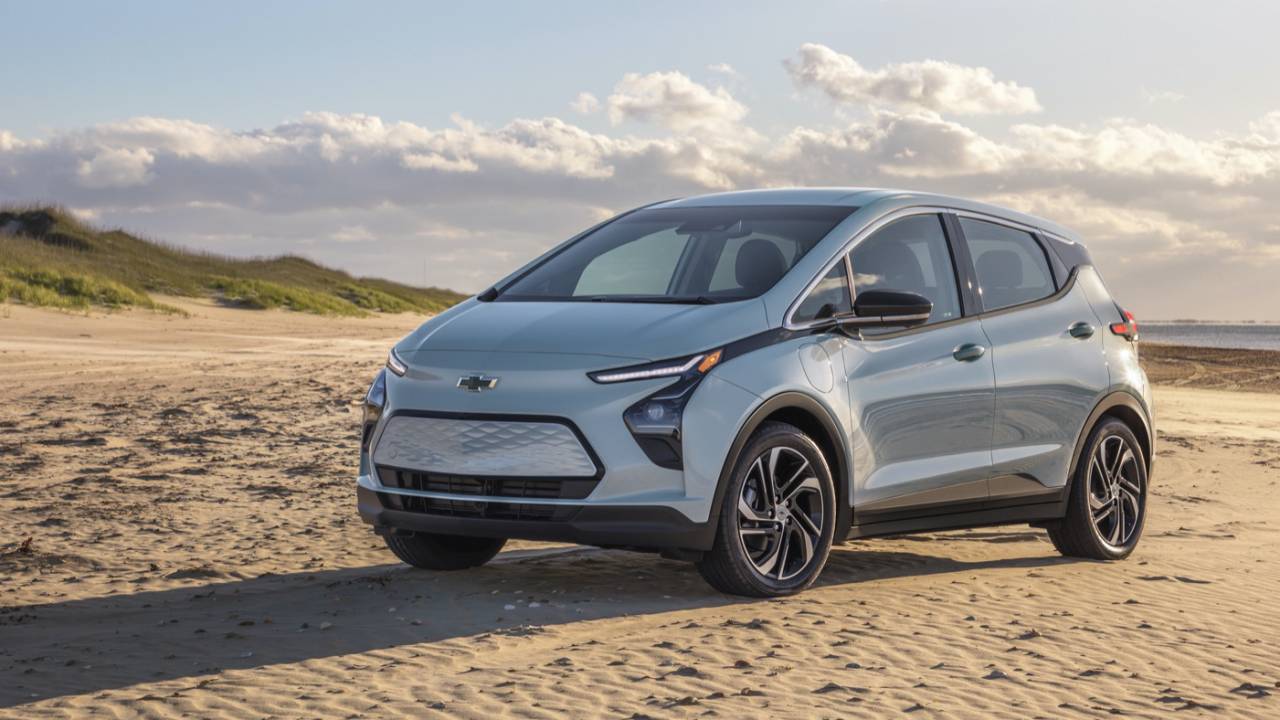2022 Chevrolet Bolt EV pricing drops $5k for 259 mile electric hatchback