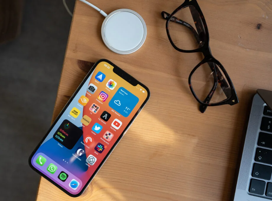 iOS 14.5 Features: Face ID to work with masks, support for new game controllers