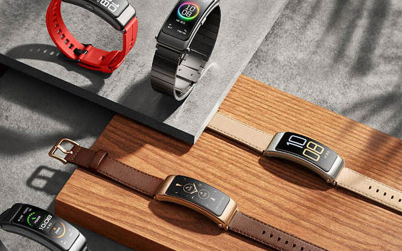 The Huawei TalkBand B6 turns out to be a small jack-of-all-trades in our practical test