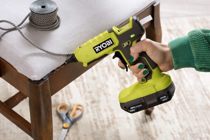 RYOBI 18V ONE+ DUAL TEMPERATURE GLUE GUN P307