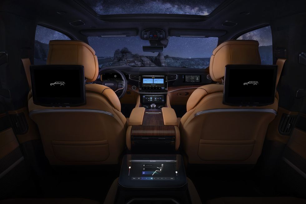 2022 Jeep Wagoneer/Grand Wagoneer Are Packed with Screens and Tech