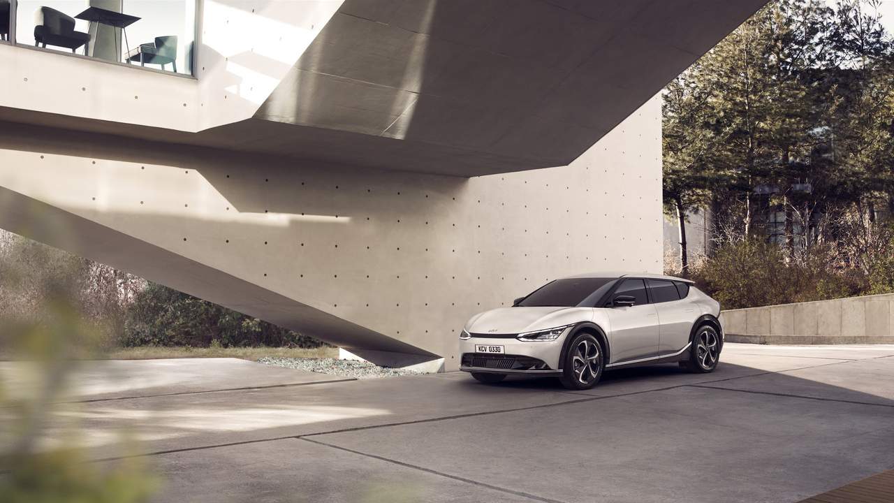 Kia EV6 unveiled boasting the brand’s new ‘Opposites United’ design theme