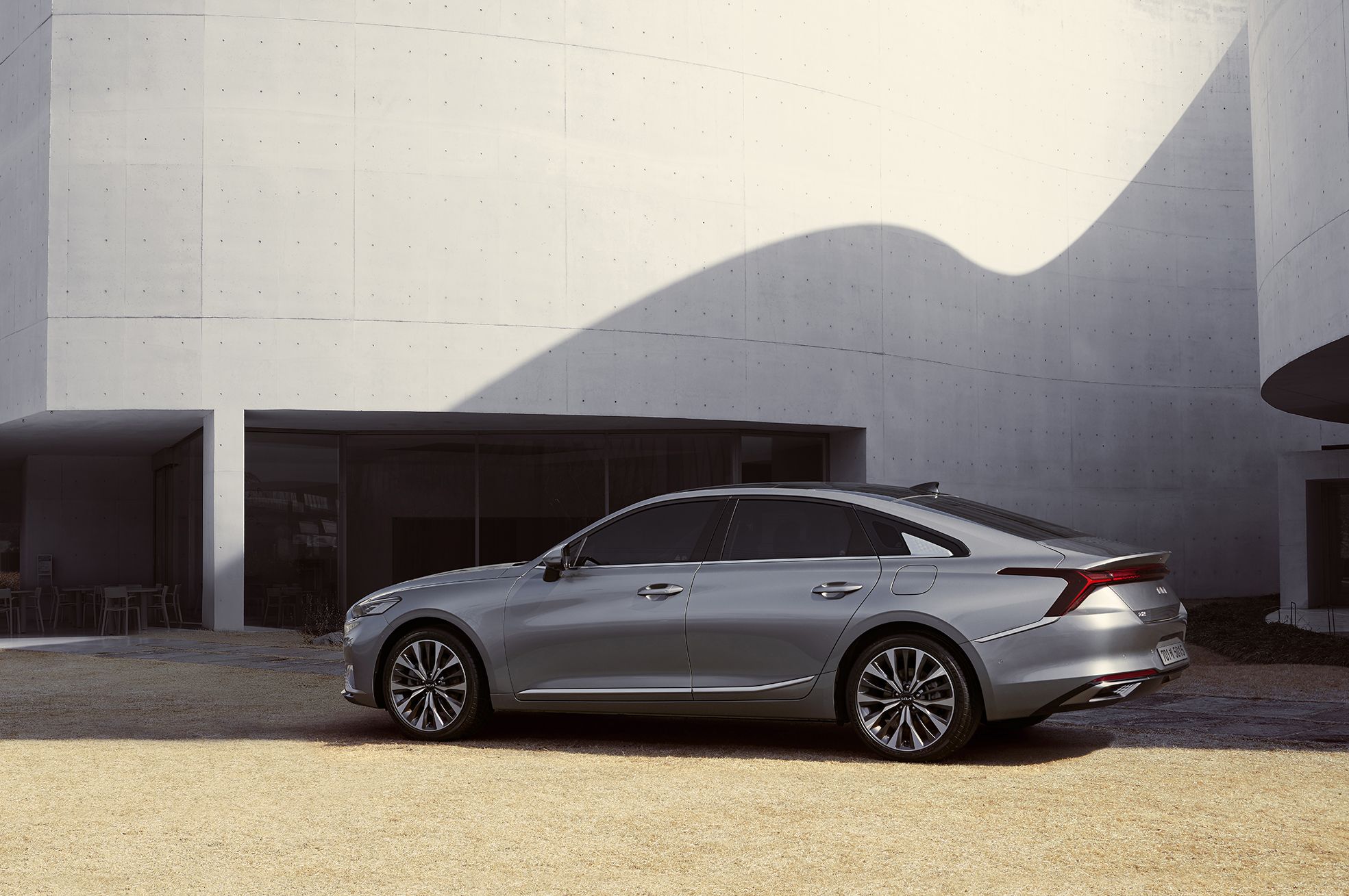 Kia K8 Large Sedan Looks Elegant, Offers V-6 and AWD