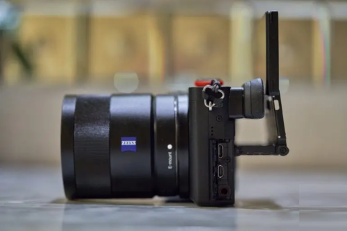 Affordable Flexibility: Hybrid Cameras Perfect for New Content Creators