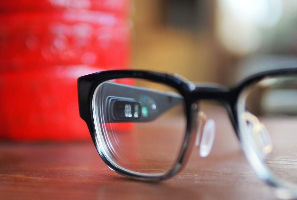 Apple VR helmet, AR glasses and contact lens launch dates predicted