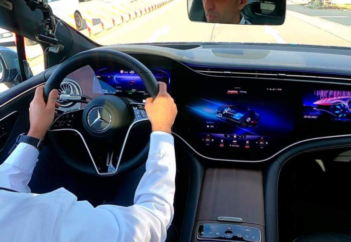 2022 Mercedes-Benz EQS virtual co-drive: A high-tech preview of a high-tech EV