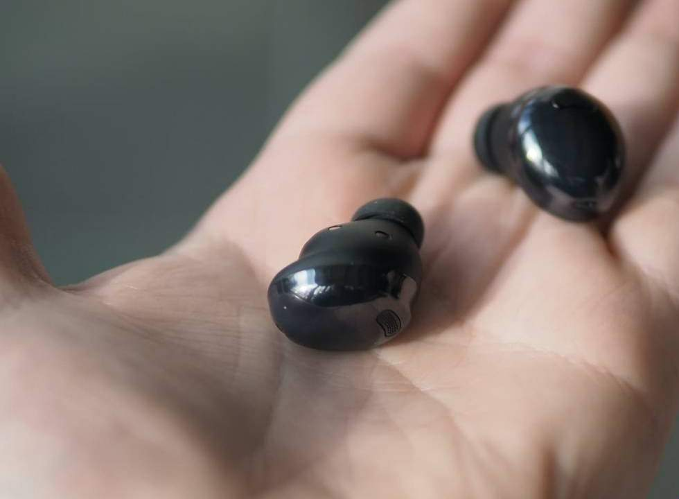 Galaxy Buds Pro update brings back a useful gesture