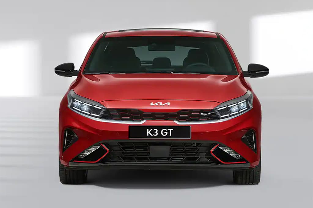 New-look Kia Cerato hatch breaks cover - GearOpen.com