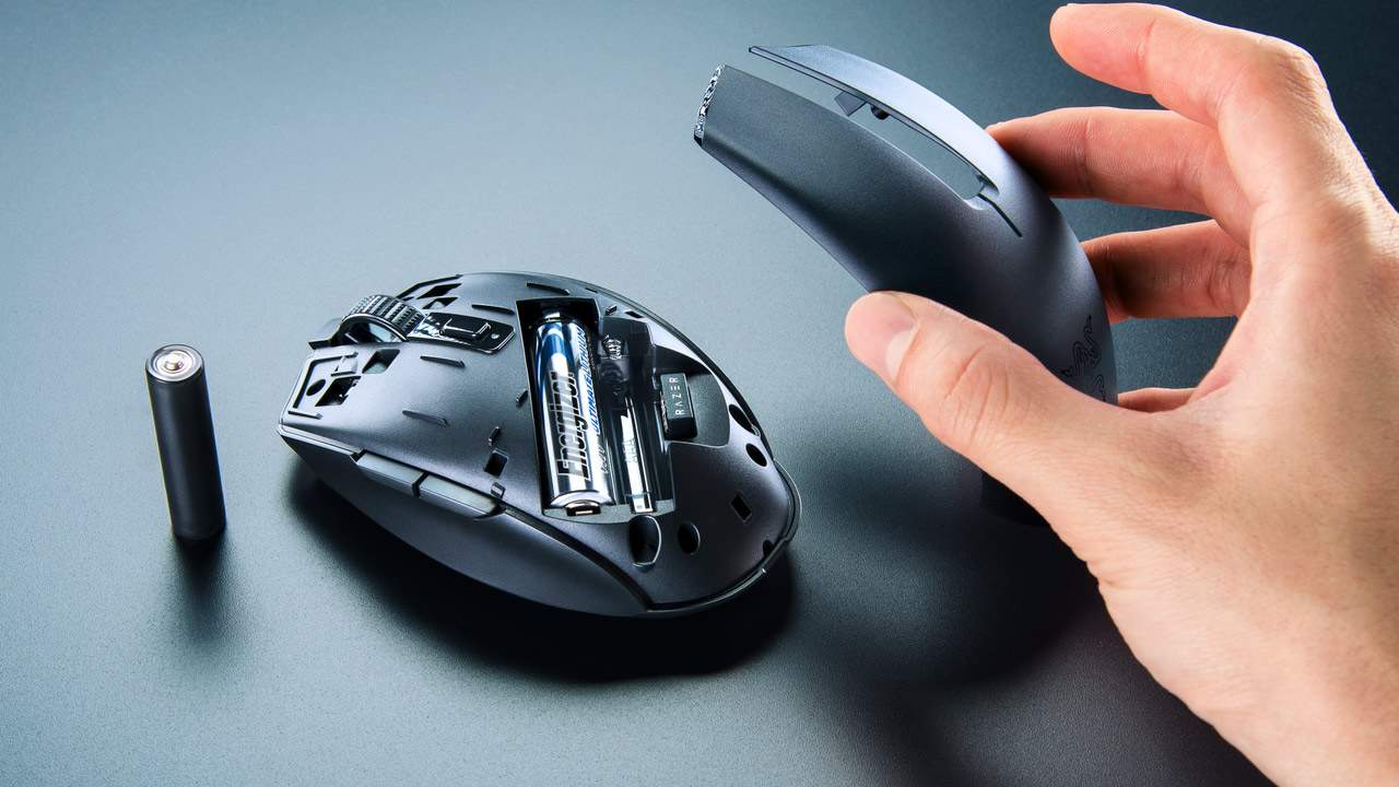 Razer Orochi V2 is a tiny, customizable mouse for notebooks