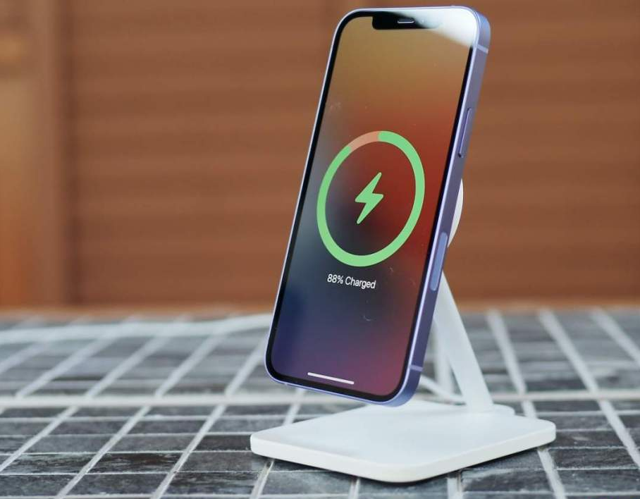 Twelve South Forte stand for iPhone taps MagSafe for its magic: First Look