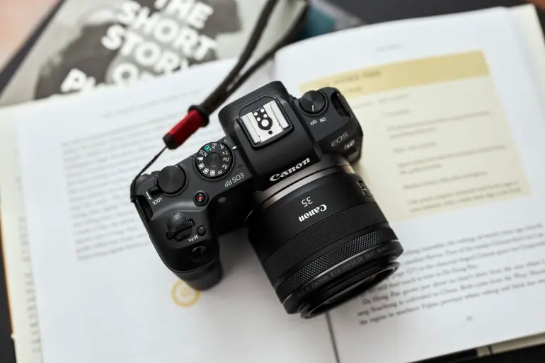 The 3 Best Affordable 35mm Lenses for Portrait Photography