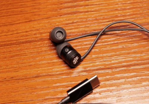 Strauss and Wagner EM8C Review – “Audiophile but Affordable” USB-C Earphones