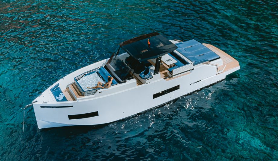 smallest yacht with jacuzzi