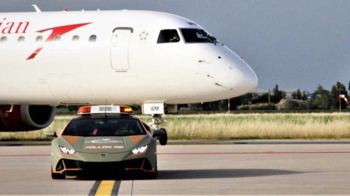 This Lamborghini Huracan Evo follow-me car is ready for airport duty