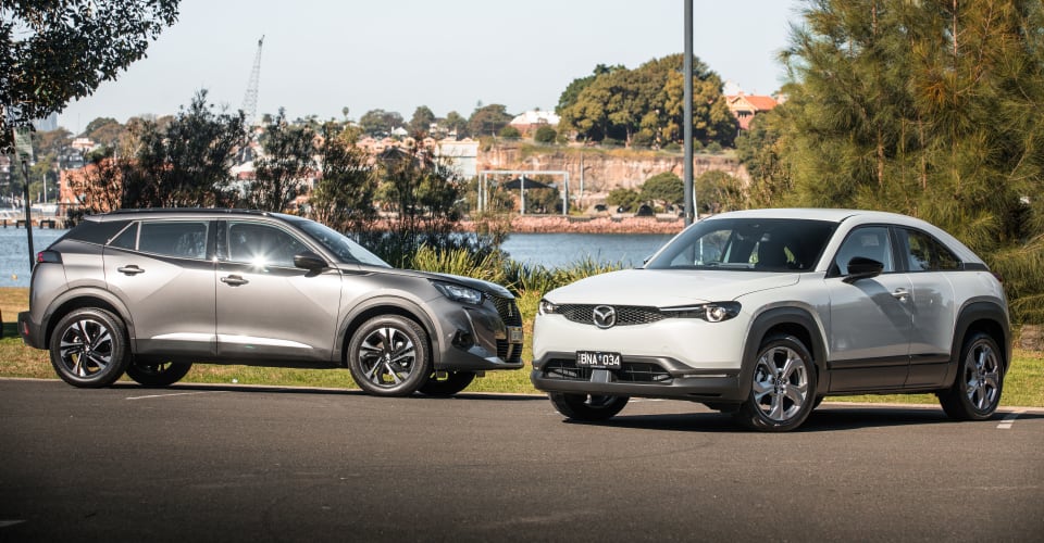 2021 Mazda MX-30 Evolve M Hybrid v 2021 Peugeot 2008 Allure