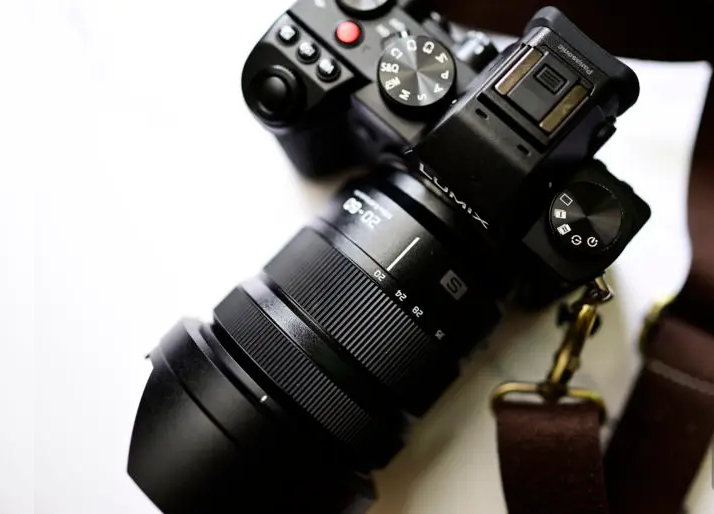 Panasonic-20-60mm-f3.5-5.6-Lens