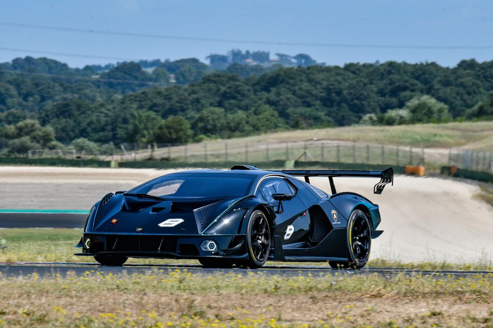 Lamborghini Essenza SCV12 Is a Race Car Without a Race