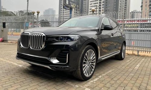 BMW X7 Facelift Shows Its Split Headlights Design In New Spy Photos