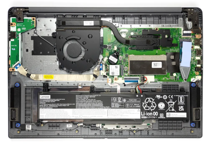 Inside Lenovo IdeaPad 3 (17″, 2021)