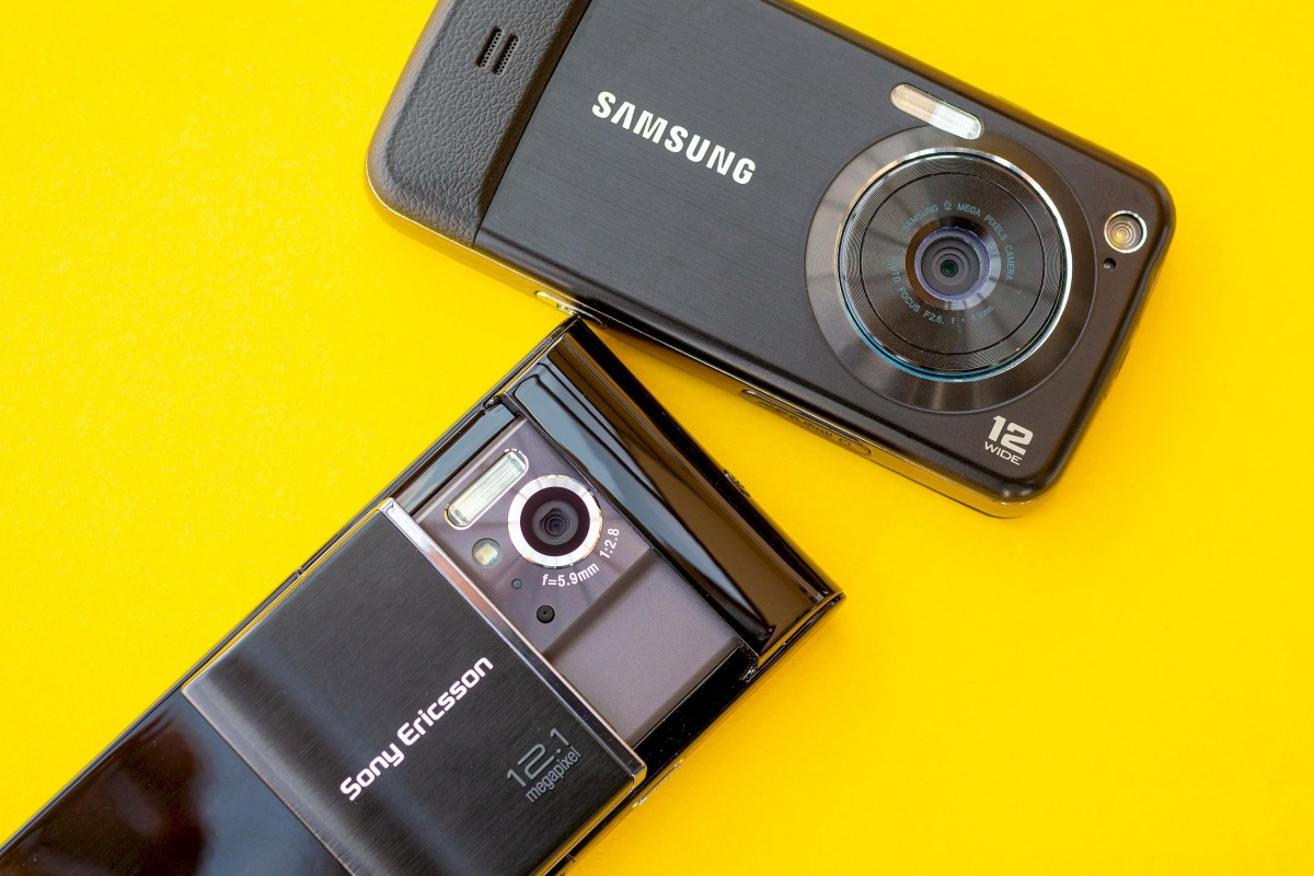 Samsung Pixon12 vs. Sony Ericsson Satio