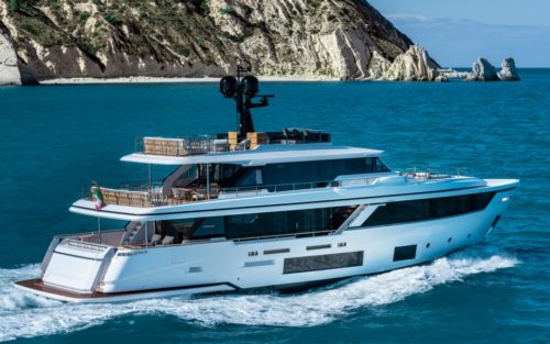 Countdown to Cannes Yachting Festival 2021: Custom Line Navetta 30