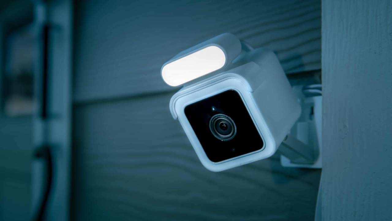 Wyze Cam Spotlight security camera boosts night vision with builtin